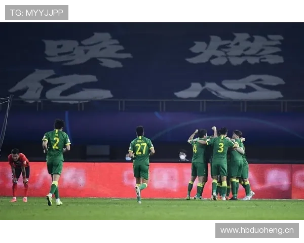 中超联赛激战正酣 北京国安与上海上港展开焦点对决 - 副本 (2) - 副本